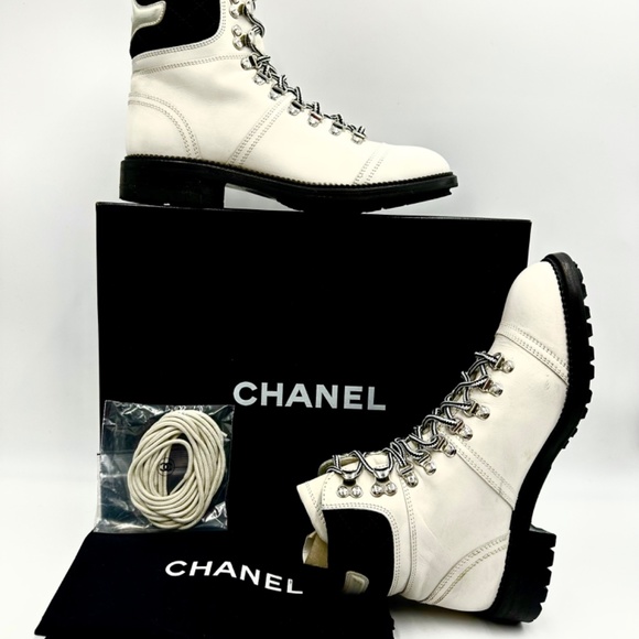 CHANEL Cream Leather Winter Booties / WOMENS 8.5 - Picture 4 of 16